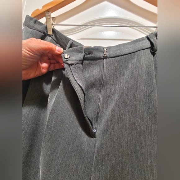 Valerie Seperates Plus Size 2 Piece Suit - Blazer (Size 20) Pants (Size 18) EUC - Picture 5 of 8